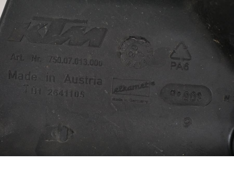 Extrabild5 på Bensintank från en KTM 690 SM R -2009 motorcykel.
