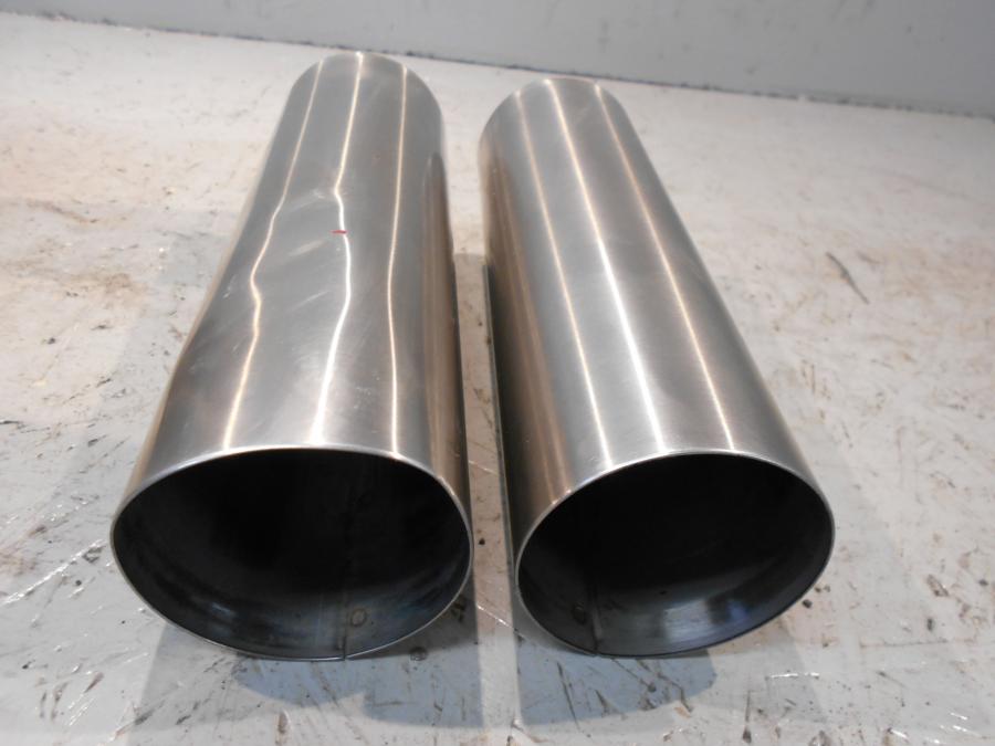 Vänster sida på Gaffeldekorrör från en Triumph Speedmaster -2010 motorcykel.