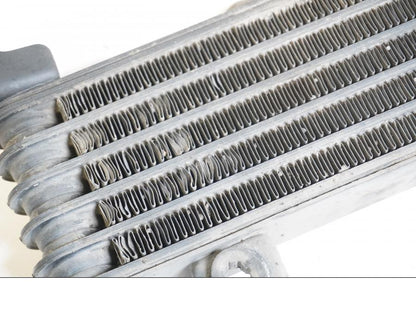 Snett uppifrån på Oljekyl från en Suzuki DL 1000 -2004 motorcykel.