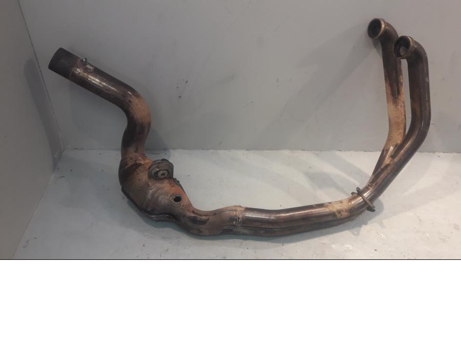 Framsidan på Grenrör från en BMW F 800 GS -2009 motorcykel.