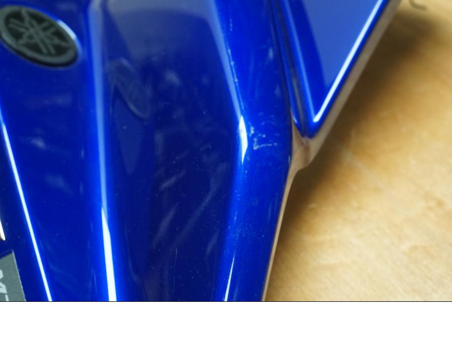 Snett uppifrån på Sidkåpa från en Yamaha MT-07 Tracer -2016 motorcykel.