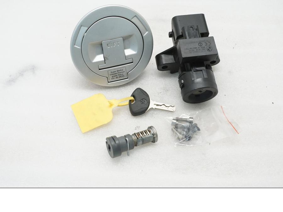 Framsidan på Låssats från en BMW F 800 R -2011 motorcykel.