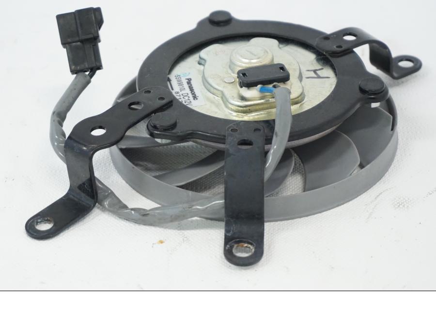 Snett uppifrån på Vattenkylfläkt från en Yamaha YZF R6 -2006 motorcykel.