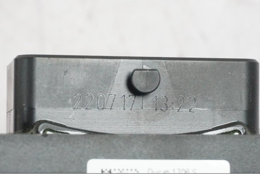 Snett nerifrån på Kontrollenhet från en Ducati Multistrada V4 -2024 motorcykel.