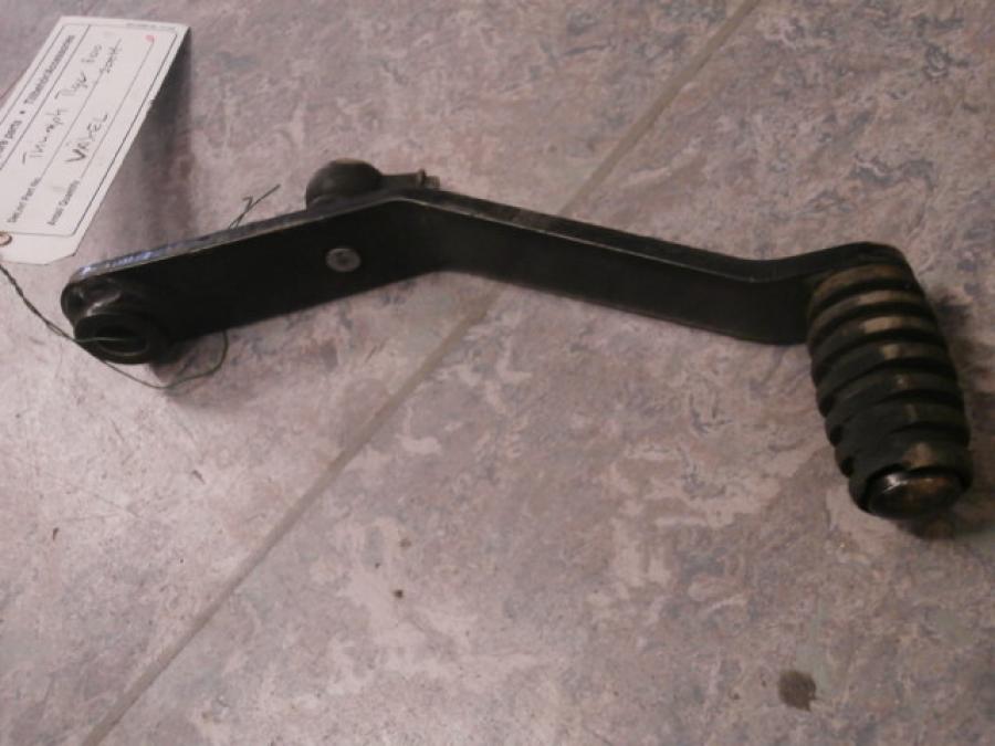 Baksidan på Växelpedal från en Triumph Tiger 800 -2011 motorcykel.