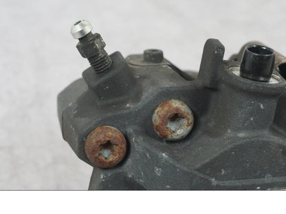 Baksidan på Bromsok från en Suzuki GSF 1250 -2010 motorcykel.