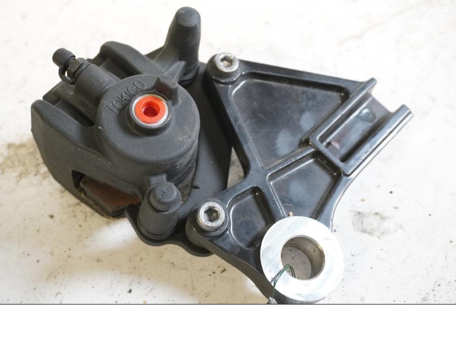 Framsidan på Bromsok från en Kawasaki ER-6N -2006 motorcykel.