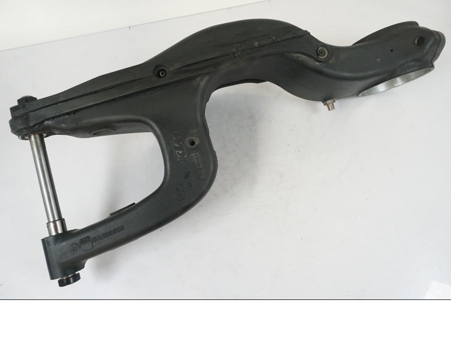 Extrabild4 på Sving från en KTM 1290 Super Duke R -2018 motorcykel.