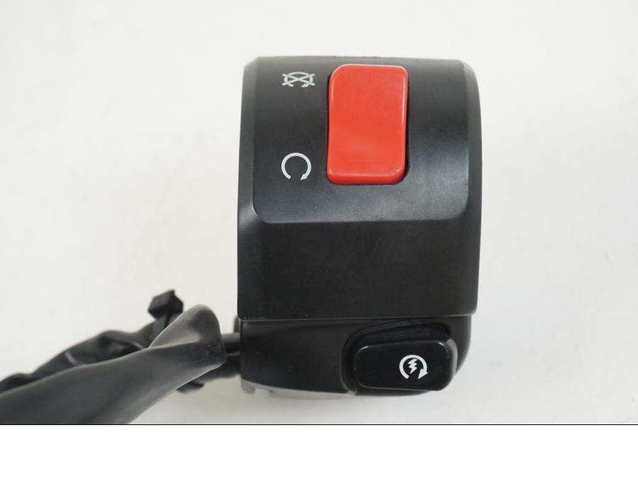 Baksidan på Styrelreglage från en Kawasaki ER-6F -2016 motorcykel.