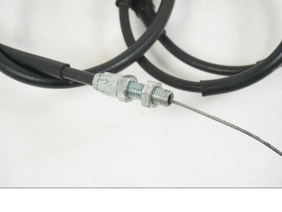 Snett uppifrån på Gasvajer från en Suzuki GSX-R 750 -2001 motorcykel.