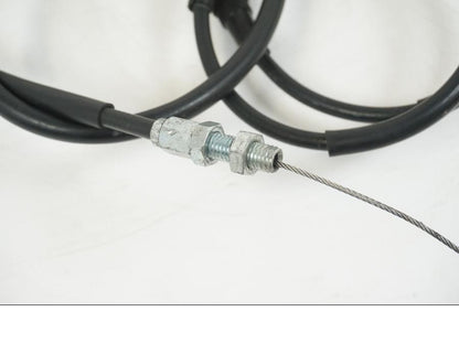 Snett uppifrån på Gasvajer från en Suzuki GSX-R 750 -2001 motorcykel.