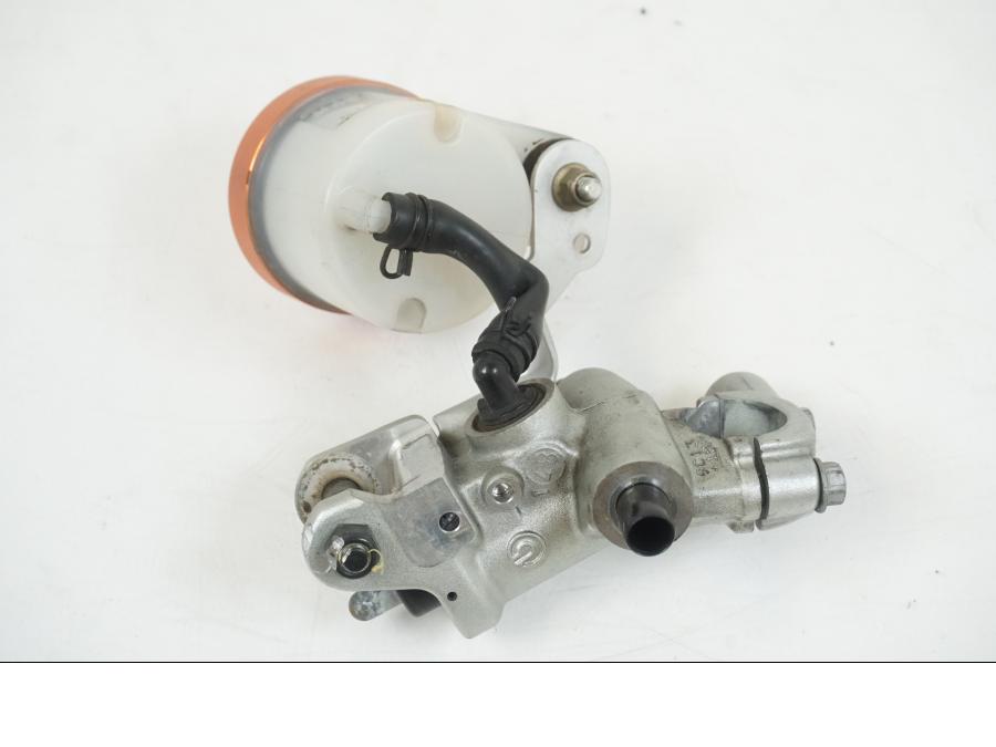 Baksidan på Bromshuvudcylinder från en KTM 990 SM -2009 motorcykel.