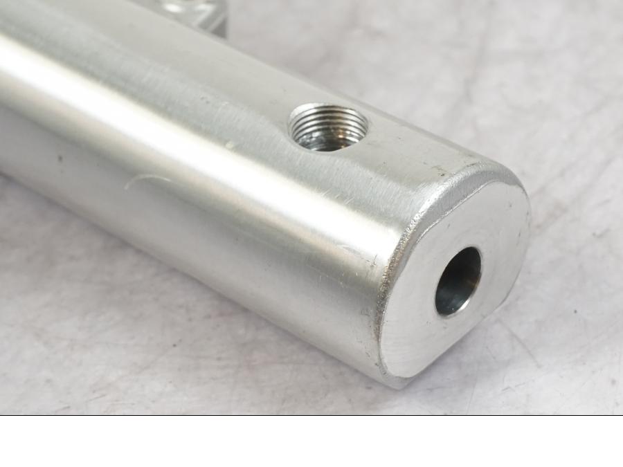 Baksidan på Gaffelben från en Honda VT 750 C4 Shadow -2004 motorcykel.