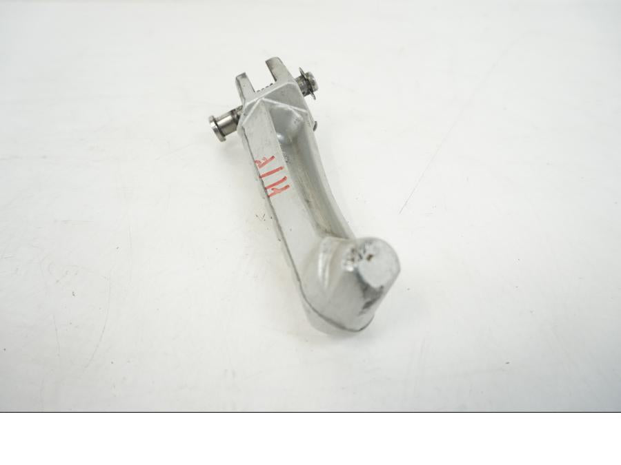 Höger sida på Fotpinne från en Triumph Speed Triple -2009 motorcykel.