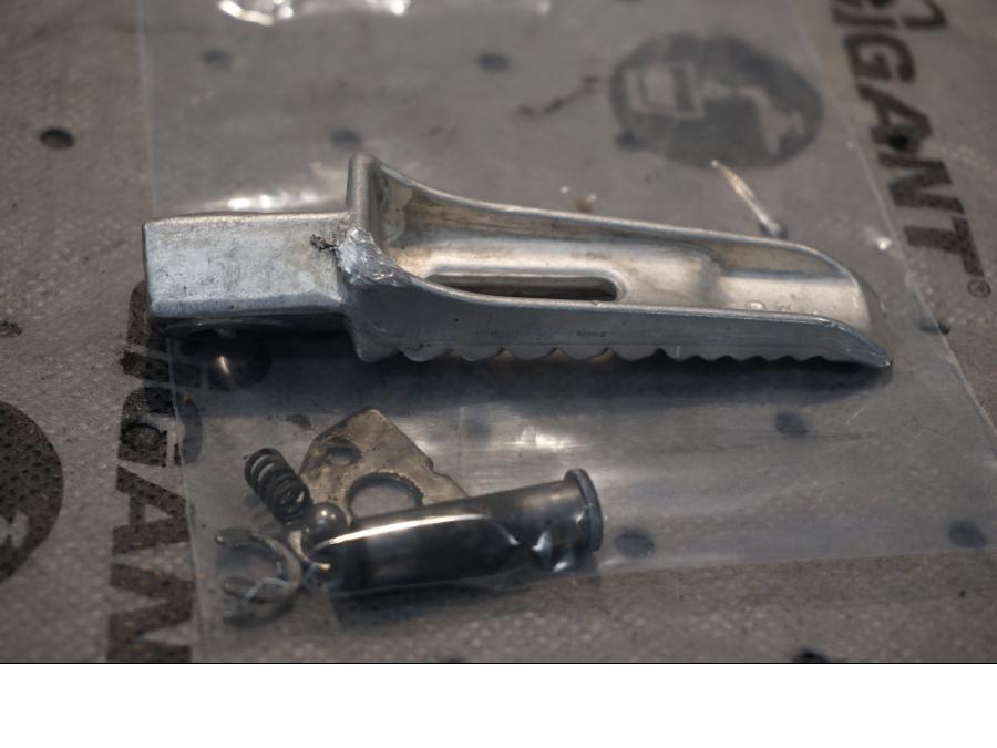 Baksidan på Fotpinne från en Suzuki GSX-R 1000 -2008 motorcykel.