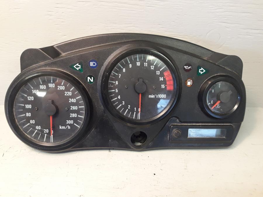 Framsidan på Instrumentpanel från en Honda CBR 600 -1999 motorcykel.