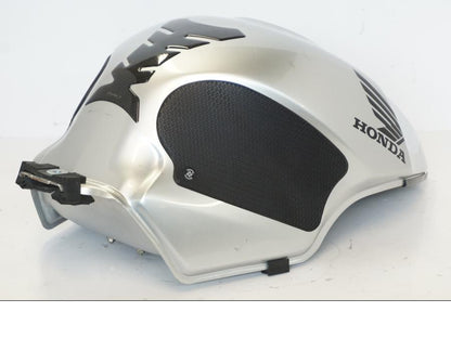 Vänster sida på Bensintank från en Honda CBR 900 RR -2001 motorcykel.