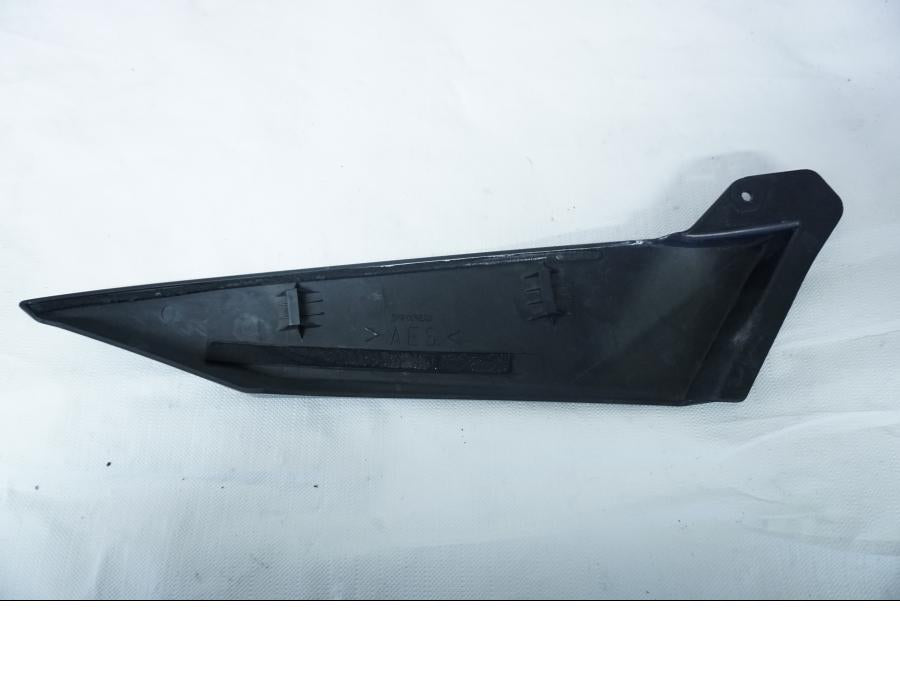 Baksidan på Bensintankskåpa från en Yamaha YZF 1000 R1 -2002 motorcykel.