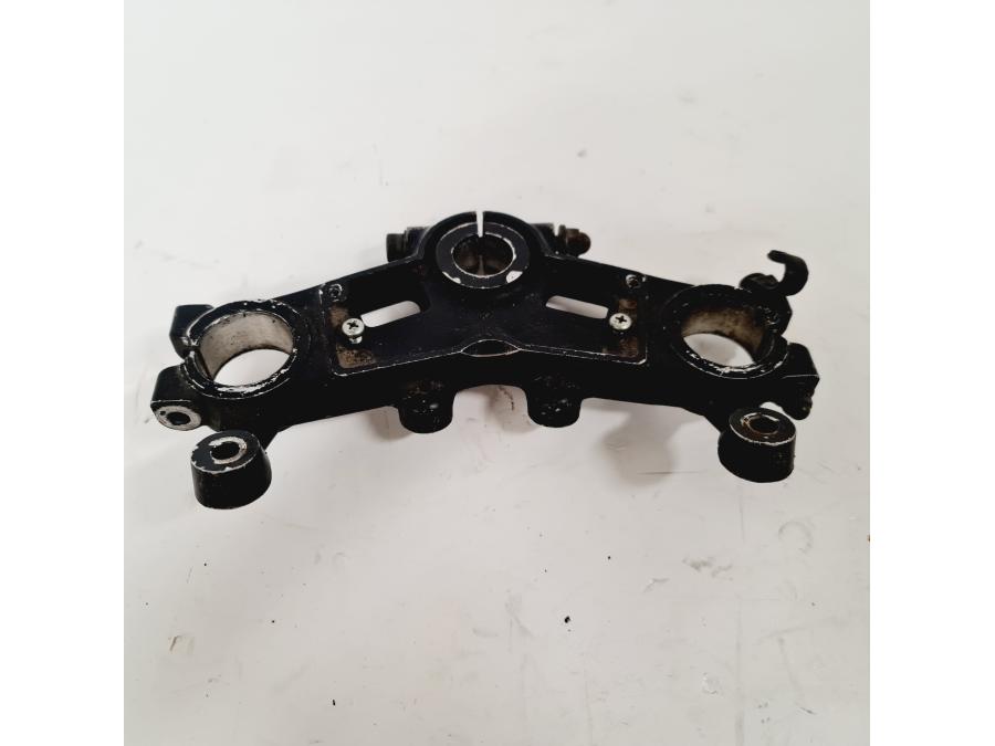 Baksidan på Gaffelkrona från en Honda CB 900 F -1979 motorcykel.