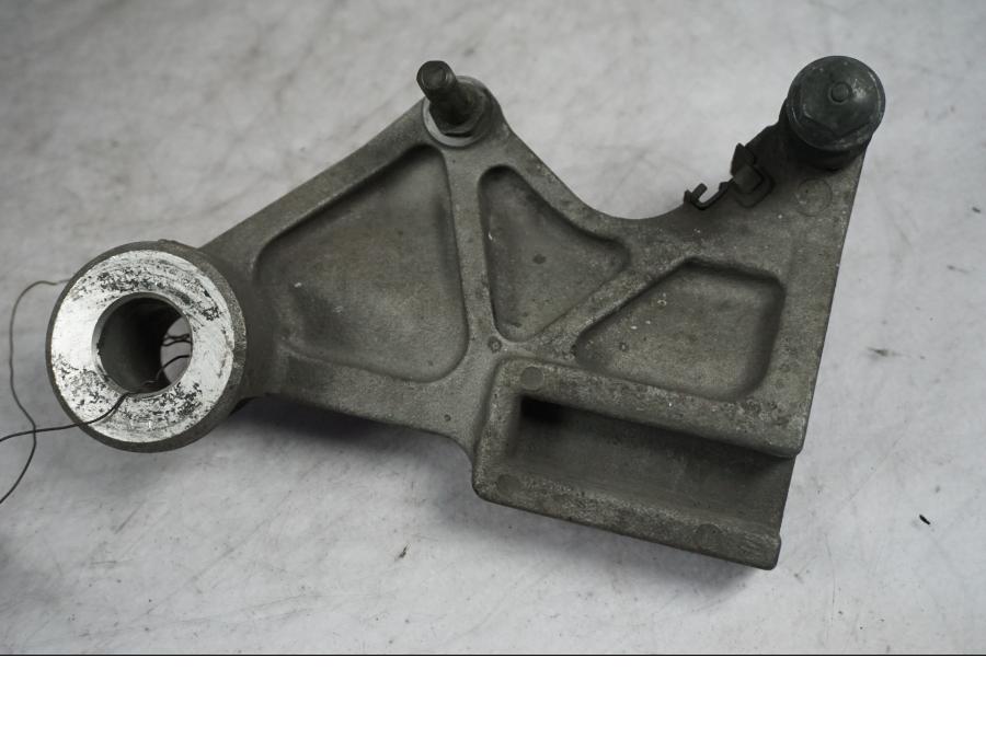 Framsidan på Bromsoksfäste från en Honda CBR 1100 XX -1998 motorcykel.