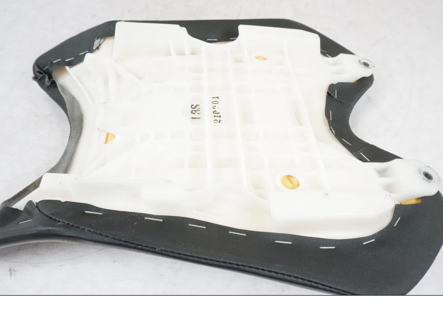 Snett uppifrån på Sadel från en Yamaha YZF R6 -2009 motorcykel.