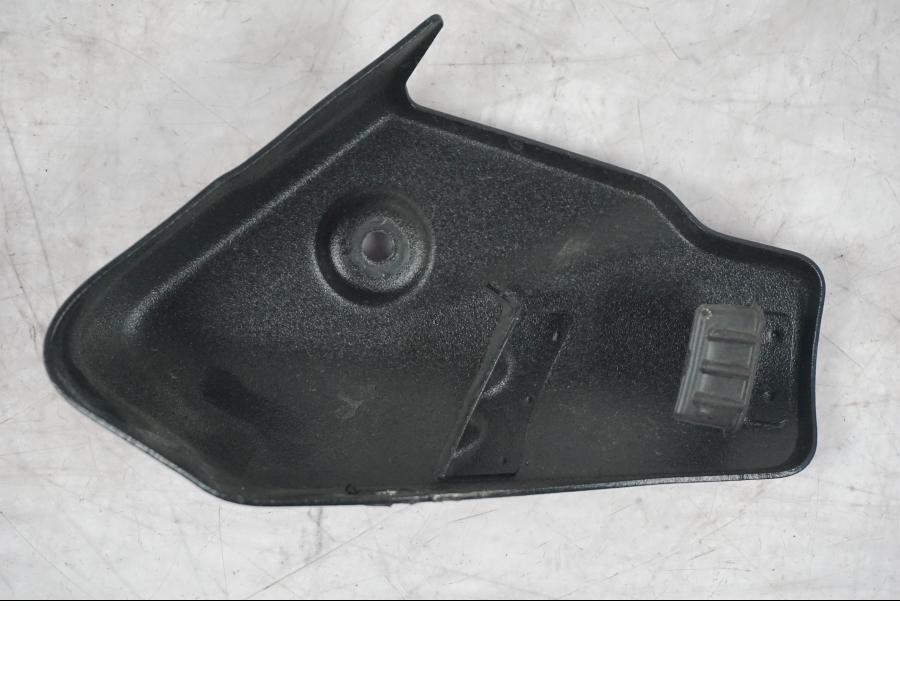 Vänster sida på Värmeskydd från en KTM 1290 Super Duke R -2022 motorcykel.