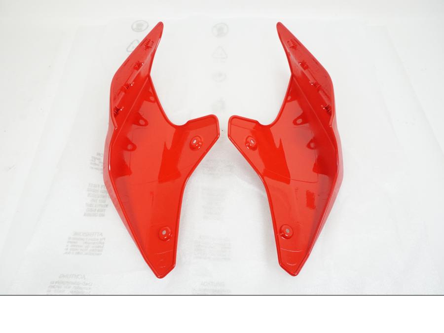 Extrabild3 på Bakvinge från en Ducati Panigale V4S -2022 motorcykel.