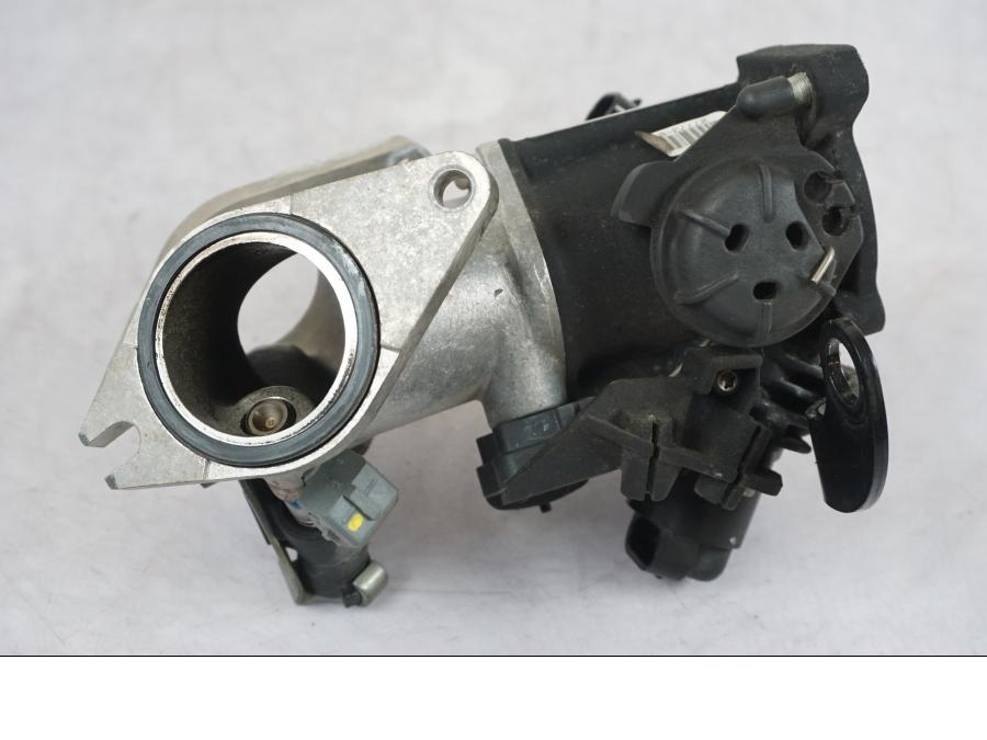 Snett nerifrån på Spjällhus från en H-D Sportster 883 XL -2007 motorcykel.