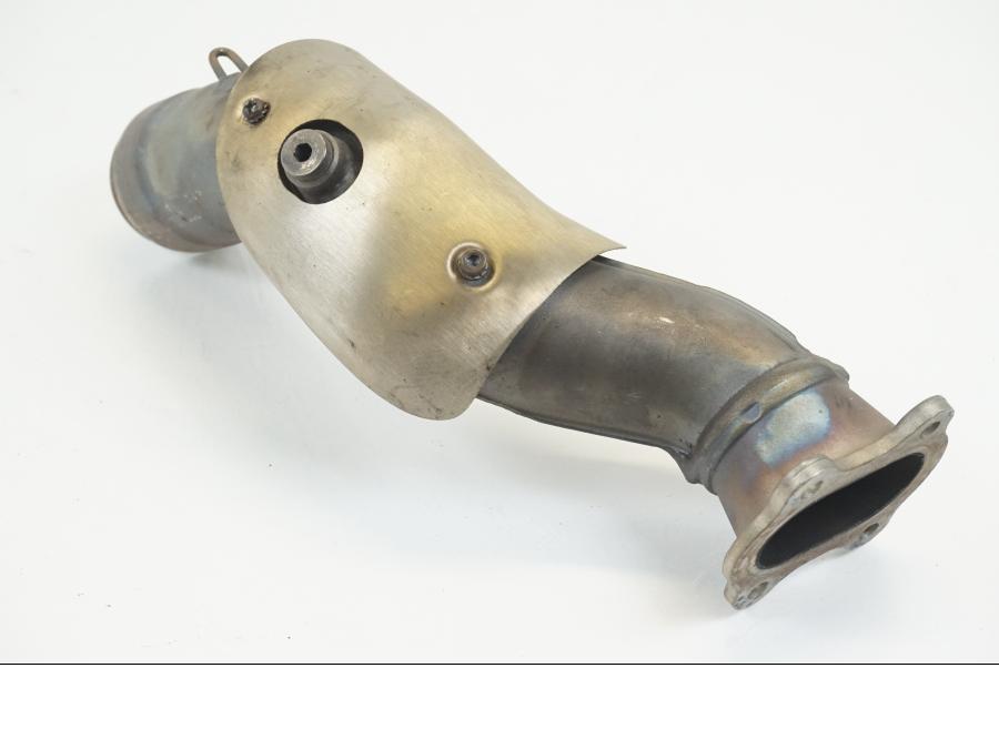 Baksidan på Grenrör från en Aprilia RSV 1000 -2008 motorcykel.