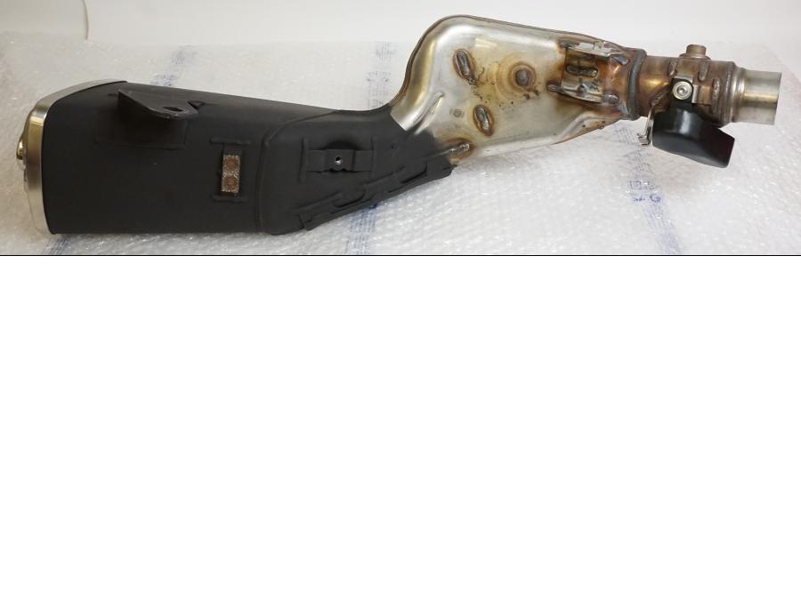 Vänster sida på Ljuddämpare från en Kawasaki Z 800 -2015 motorcykel.