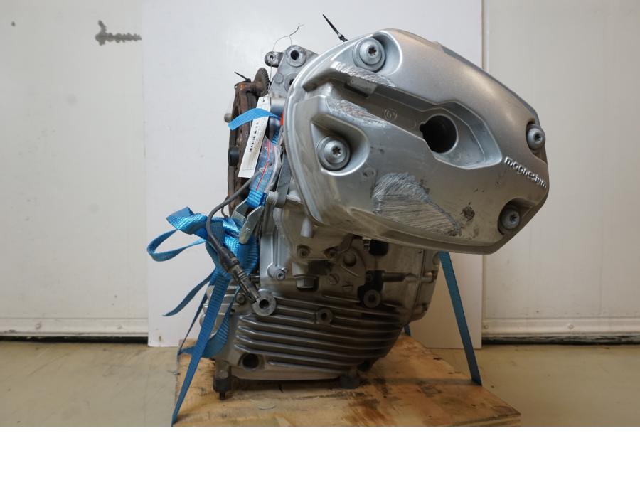 Vänster sida på Motor från en BMW R 1200 GS -2005 motorcykel.