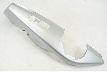 Framsidan på Bakvinge från en BMW F 650 CS -2003 motorcykel.