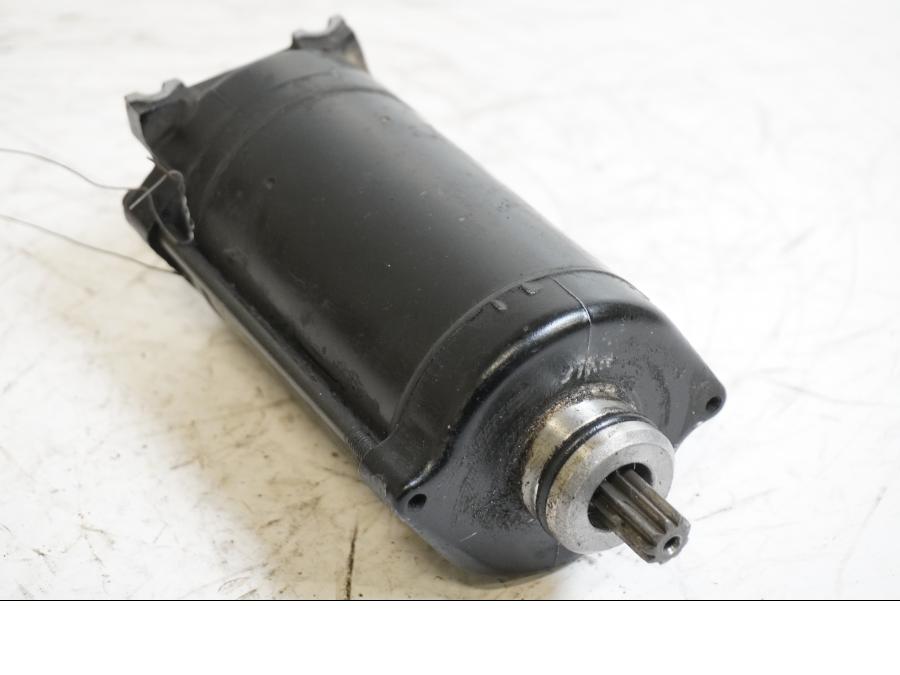 Framsidan på Startmotor från en Kawasaki VN 800 -1999 motorcykel.