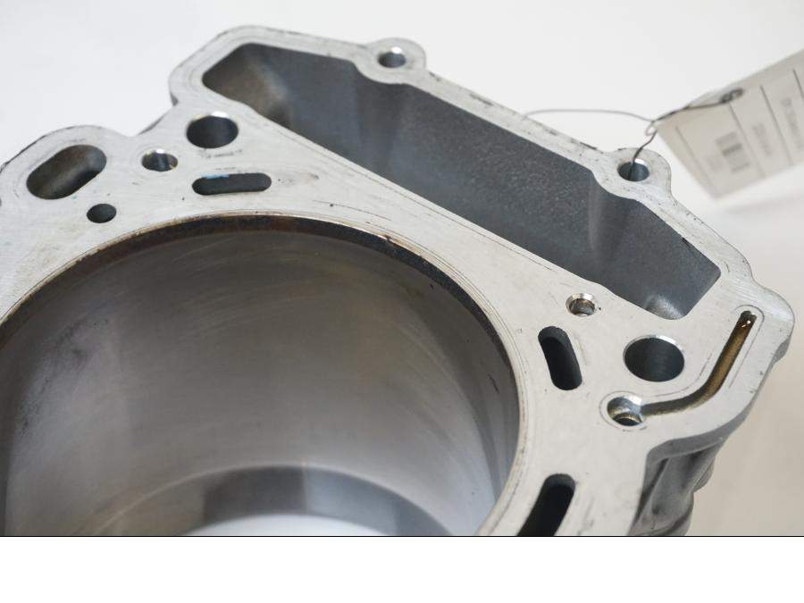 Snett uppifrån på Cylinder från en KTM 1190 Adventure -2015 motorcykel.