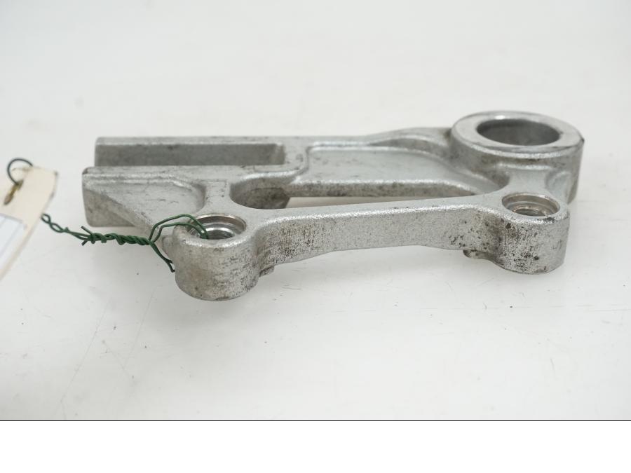 Snett nerifrån på Bromsoksfäste från en Kawasaki ZX-9R -2002 motorcykel.