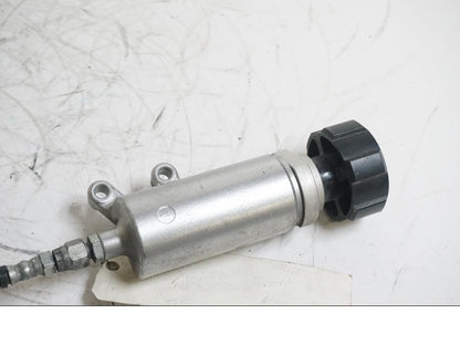 Snett nerifrån på Stötdämpare från en Kawasaki GTR 1400 -2008 motorcykel.