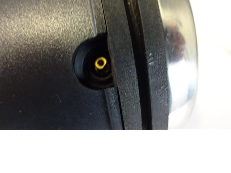 Snett nerifrån på Hastighetsmätare från en Triumph Thunderbird 900 -2001 motorcykel.