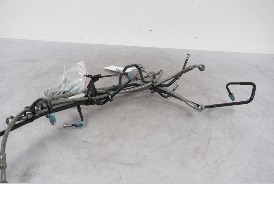 Vänster sida på Bromsledning från en BMW F 800 R -2018 motorcykel.