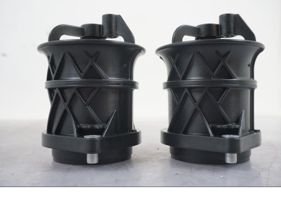 Snett nerifrån på Luftrör från en KTM 1290 Super Duke R -2022 motorcykel.