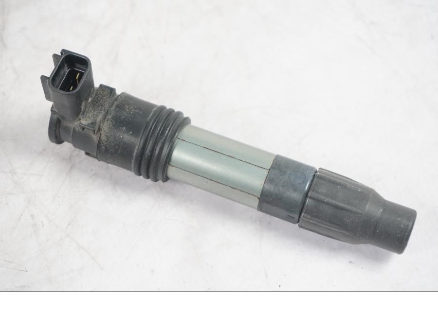 Framsidan på Tändspole från en KTM 1290 Super Duke -2019 motorcykel.