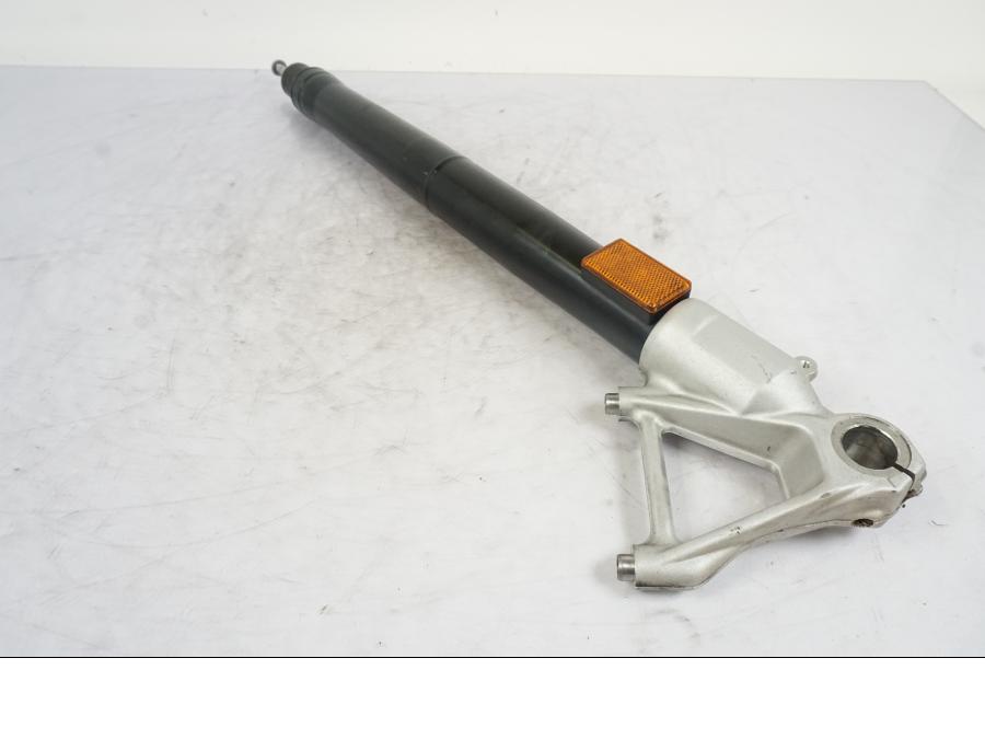 Framsidan på Gaffelben från en BMW R 1250 GS -2019 motorcykel.