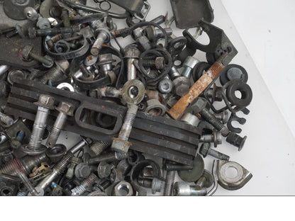 Vänster sida på Skruv / Mutter etc från en Yamaha XJ 900 S -1997 motorcykel.