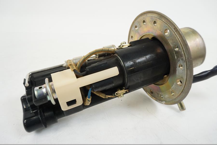 Snett uppifrån på Bensinpump insprut från en Suzuki GSX-R 750 -2001 motorcykel.