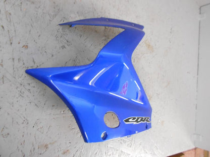 Baksidan på Toppkåpa från en Honda CBR 125 R -2006 motorcykel.