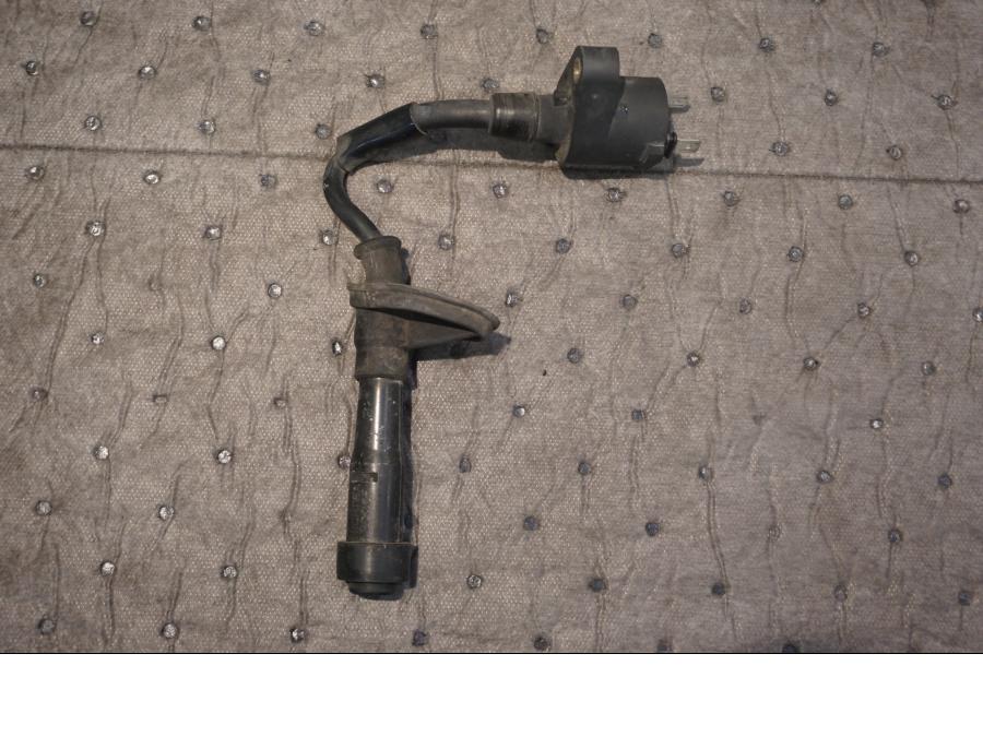 Framsidan på Tändspole från en Honda XRV 750 -1995 motorcykel.