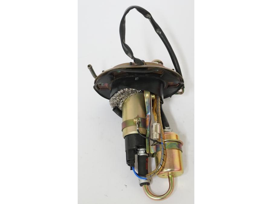 Baksidan på Bensinpump insprut från en Honda CBR 900 RR -2002 motorcykel.