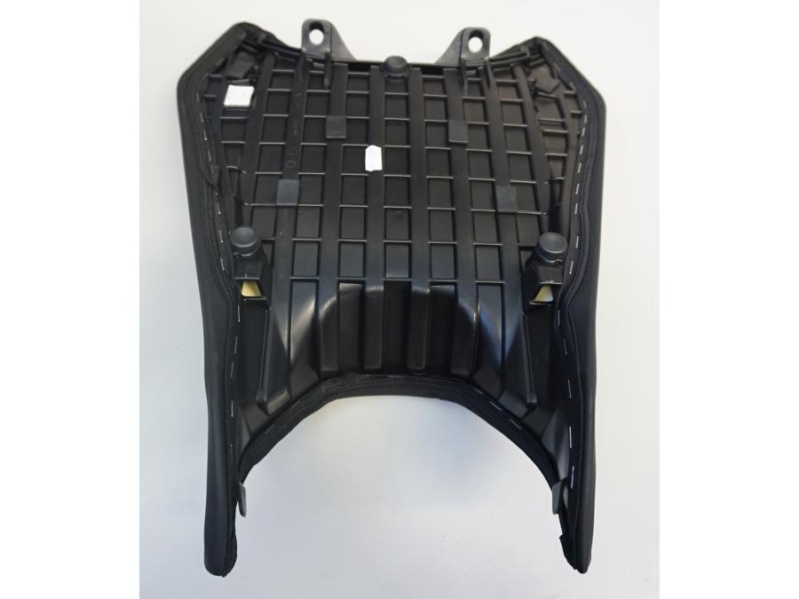 Vänster sida på Sadel från en KTM 790 Duke -2020 motorcykel.