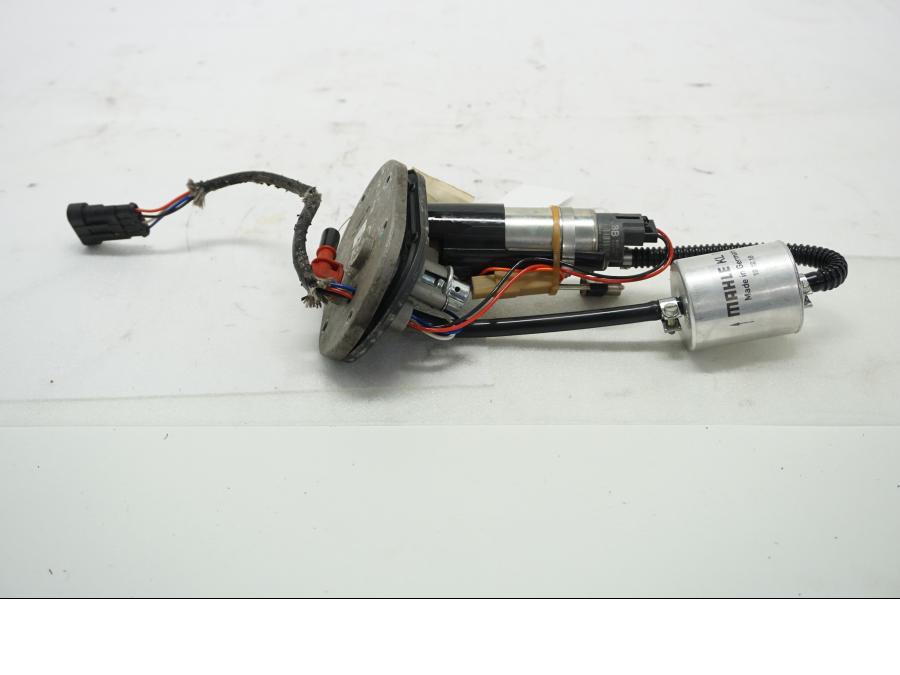 Framsidan på Bensinpump insprut från en Aprilia SL 750 Shiver -2008 motorcykel.