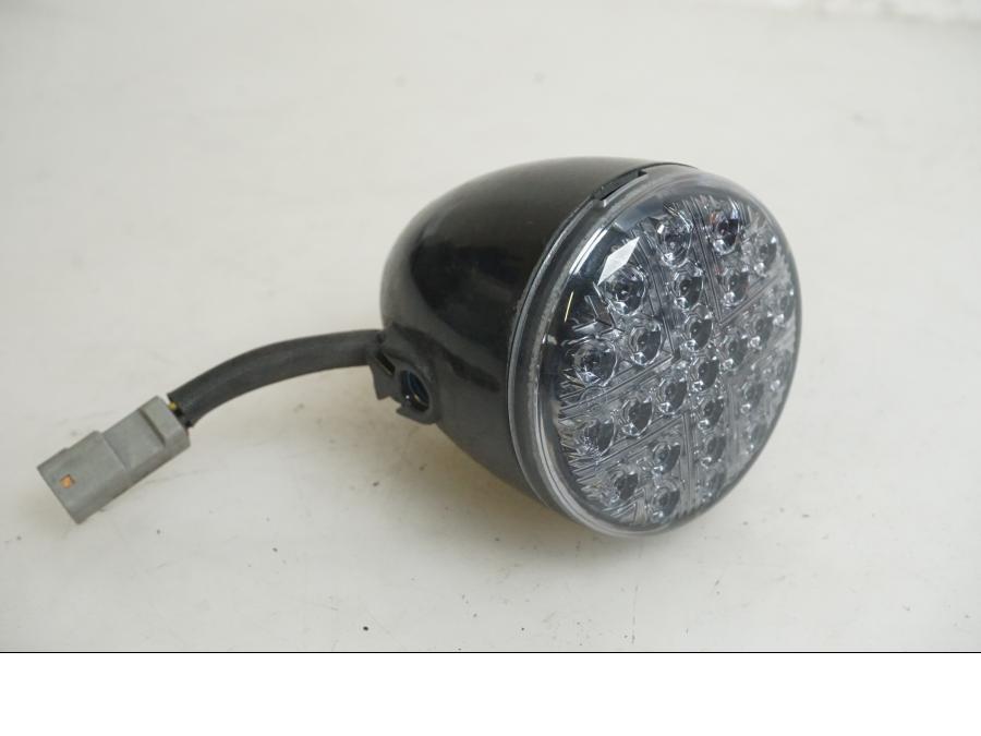 Framsidan på Blinkers LED från en Indian Chieftain Dark Horse -2019 motorcykel.