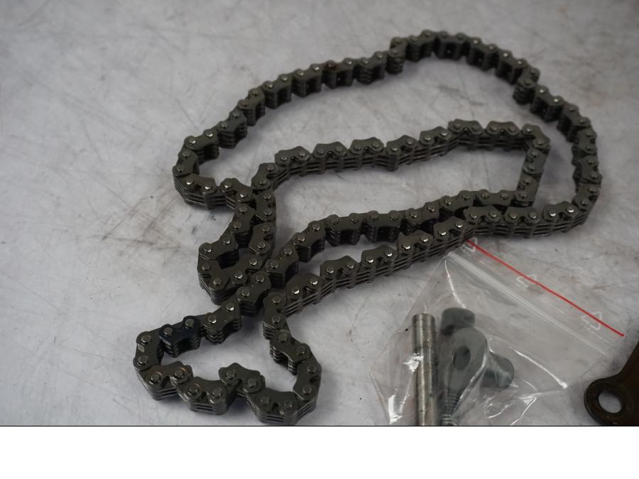 Framsidan på Kamkedja från en Triumph Tiger Explorer -2016 motorcykel.